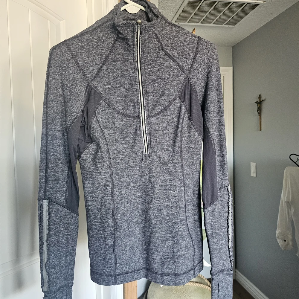 Lululemon Athletica Gray Women's Top - Picture 3 of 5